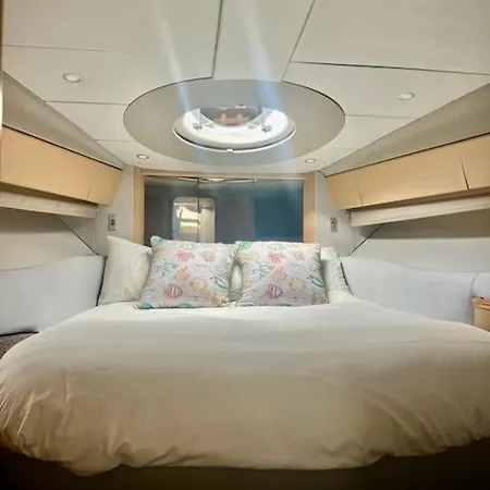 بوتيل Yate Rumbo, Casa Flotante