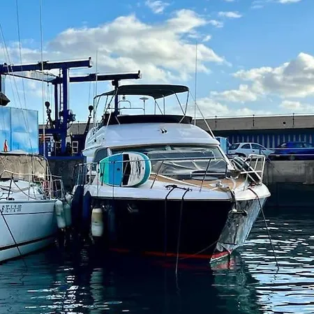 Yate Rumbo, Casa Flotante